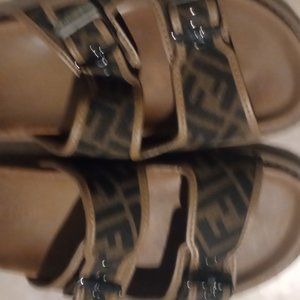 Fendi slides size 8-11